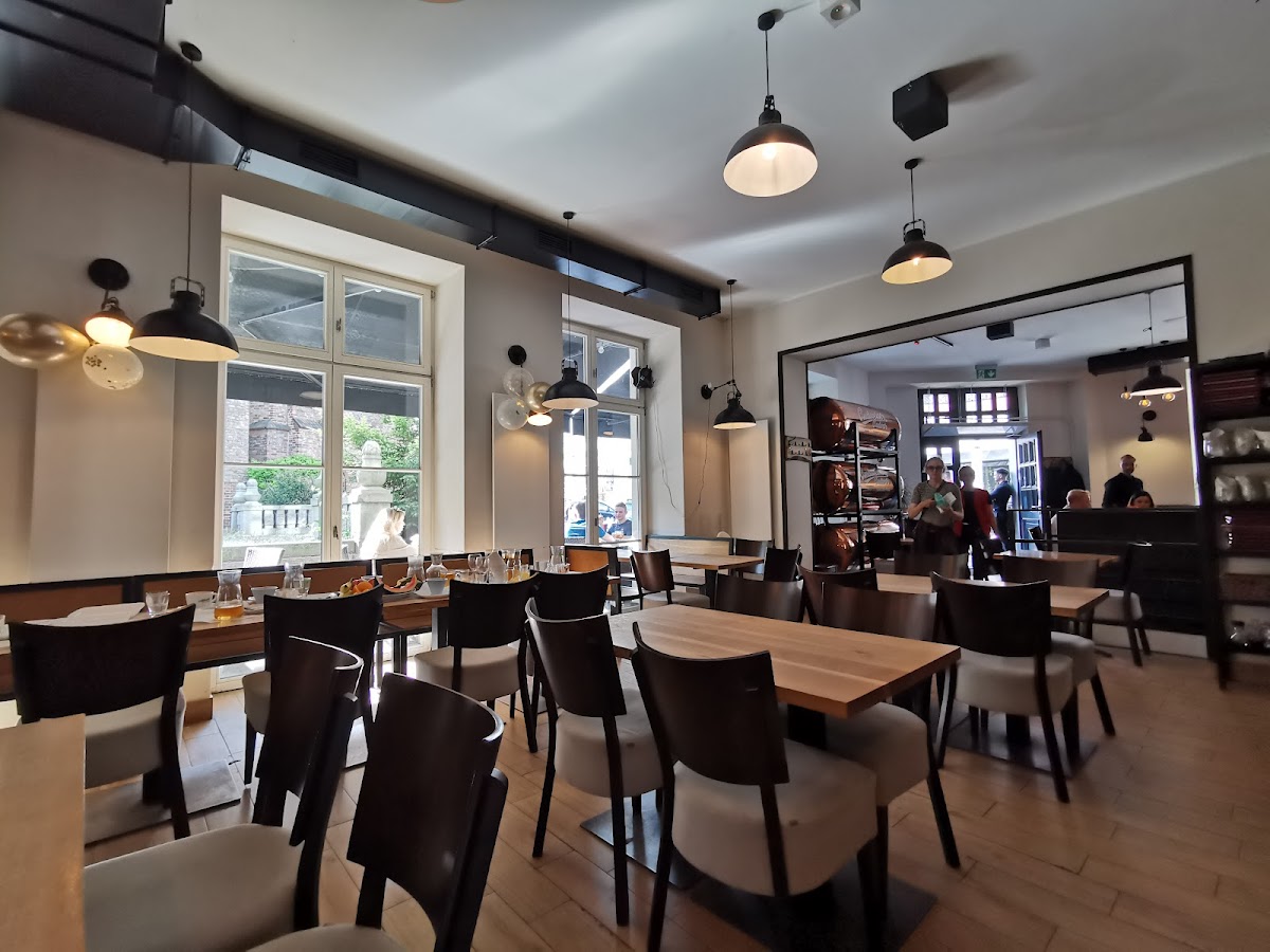 Restauracja Drevny Kocur Poznań — Restaurant