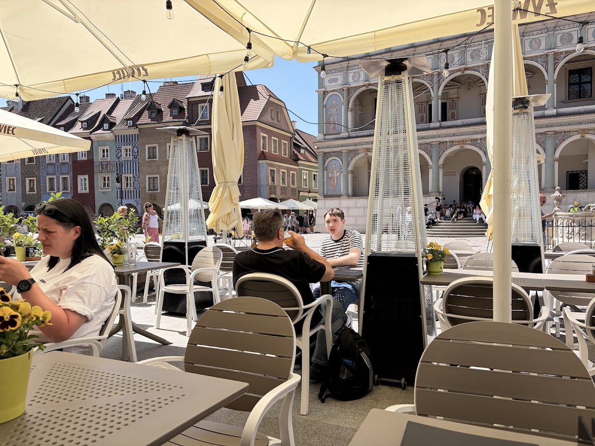Restauracja Vis A Vis Koziołków — Restaurant